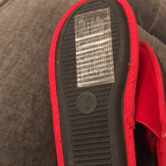 NWT Victoria Secret red slippers - Picture 4 of 4